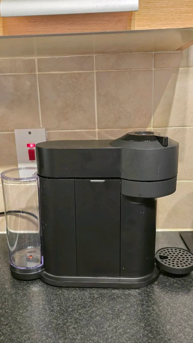 Nespresso Vertuo Next coffee machine with holder - Image 4
