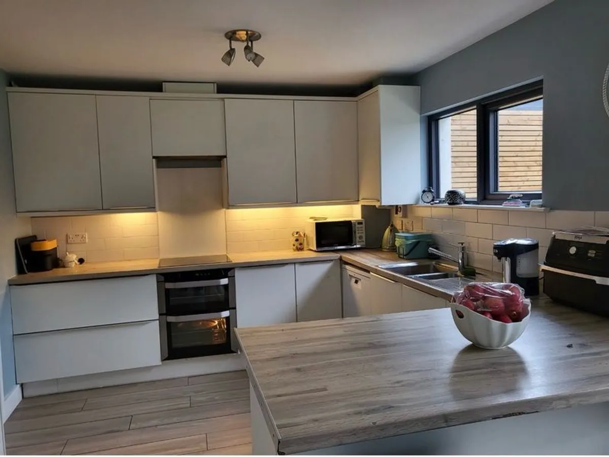 Full Kitchen for sale - Image 1