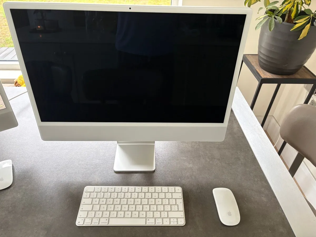 Apple iMac 24" M1 2021 16 GB RAM 512 GB SS HD Taho