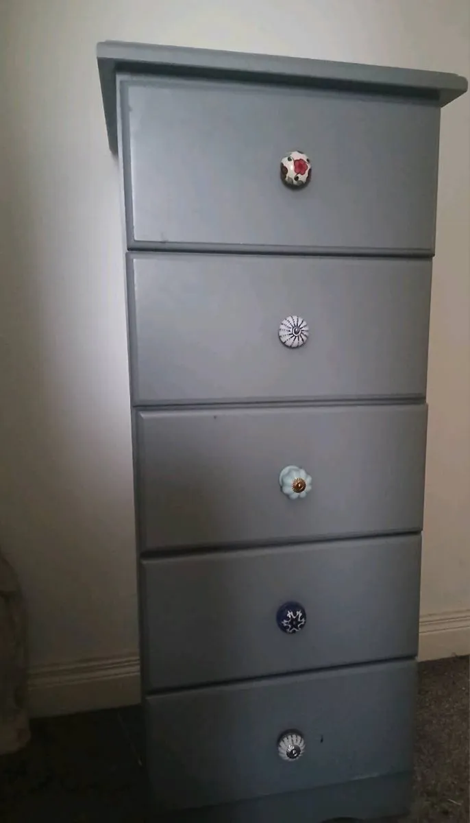 Chest of drawers - Image 1