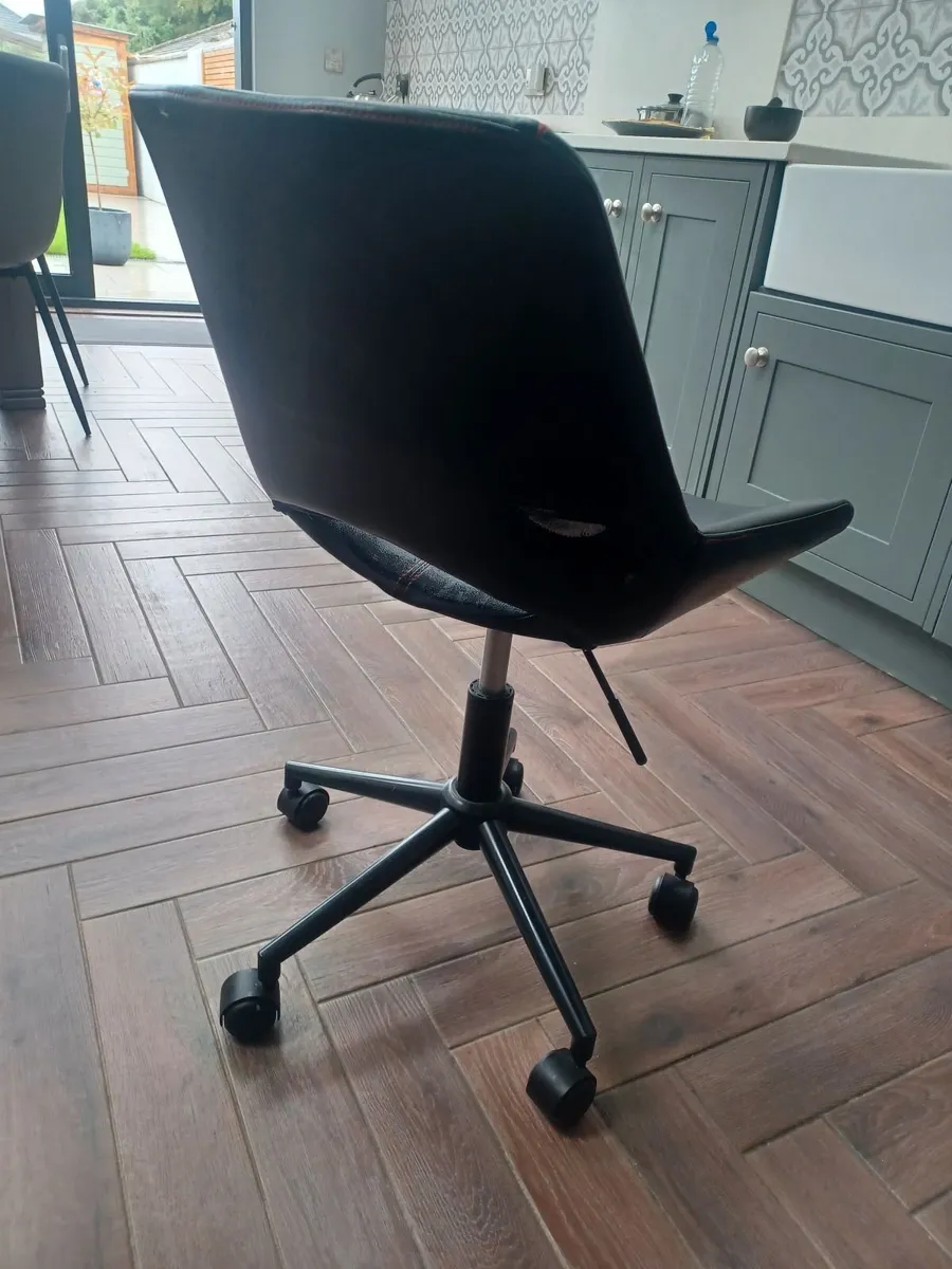 Gaming Chair - Image 2