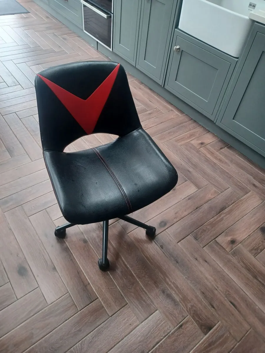 Gaming Chair - Image 1