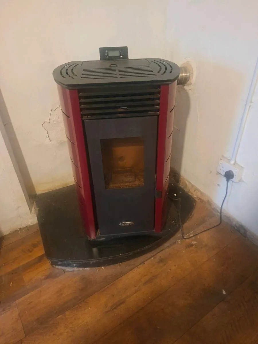 Pellet stove &plinth for stove - Image 1