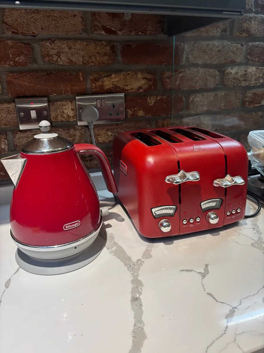 Delonghi kettle & toaster - Image 2