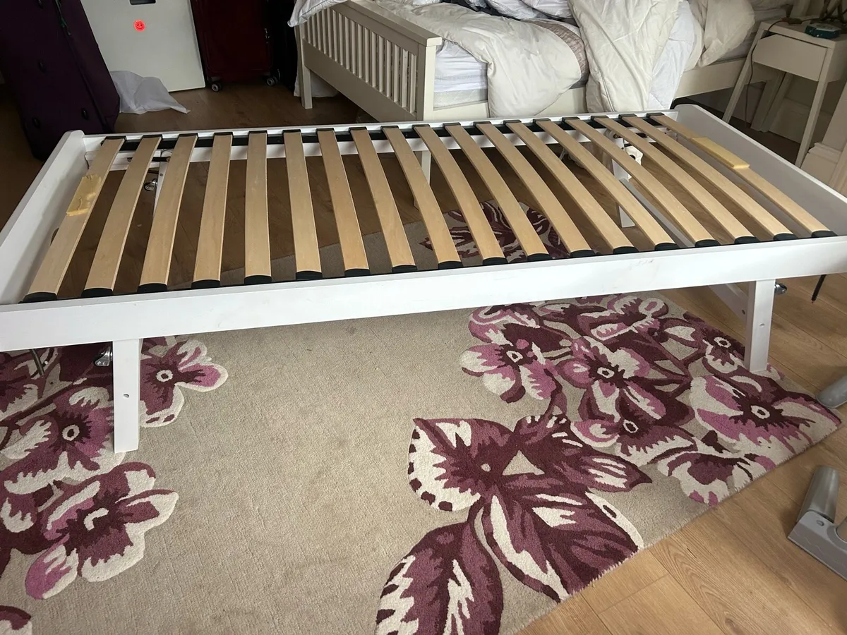 Single foldable bed - Image 1