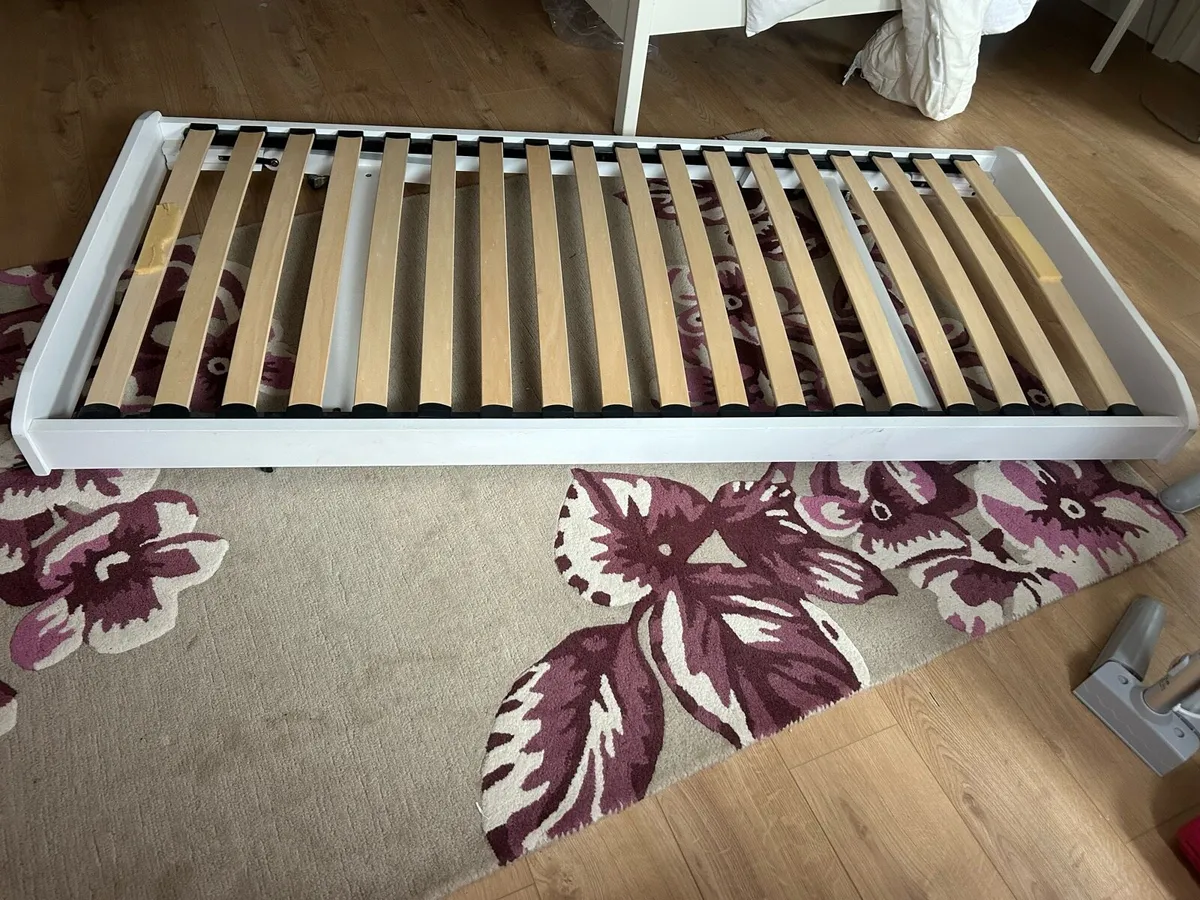 Single foldable bed - Image 2