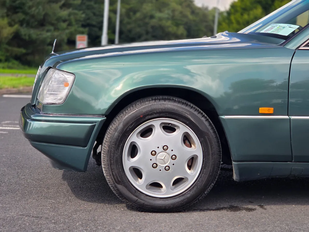 Mercedes-Benz E220 Cabriolet - Image 2