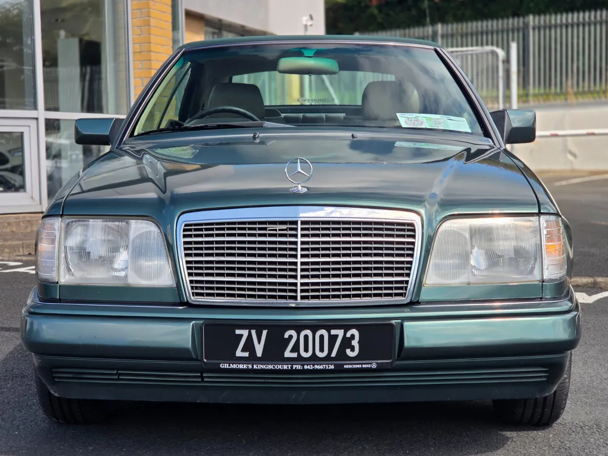 Mercedes-Benz E220 Cabriolet - Image 3