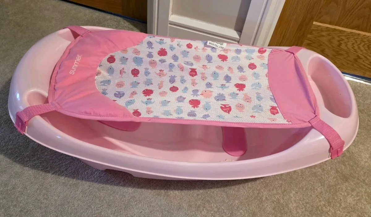 Summer baby bath including newborn insert - Image 1