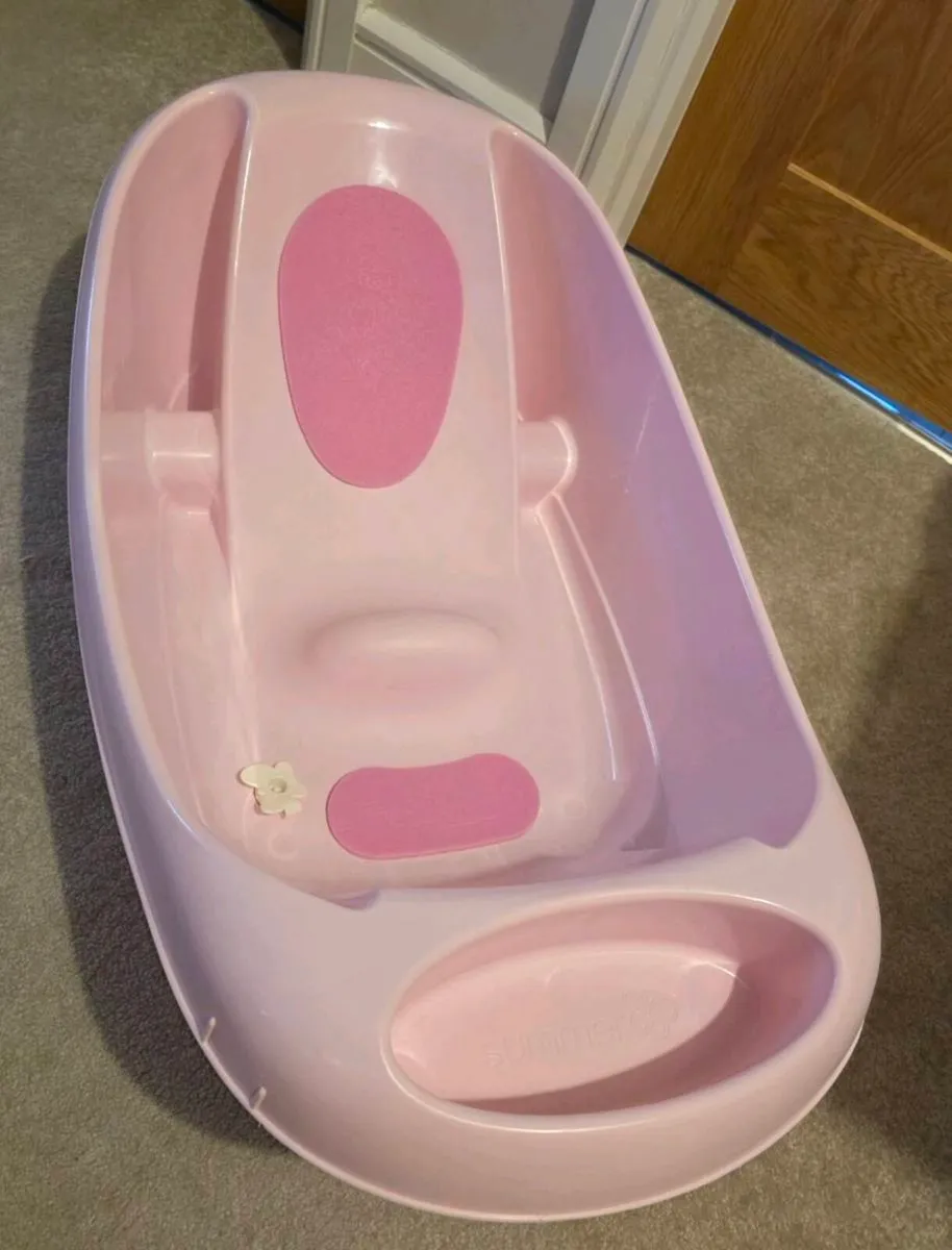 Summer baby bath including newborn insert - Image 2