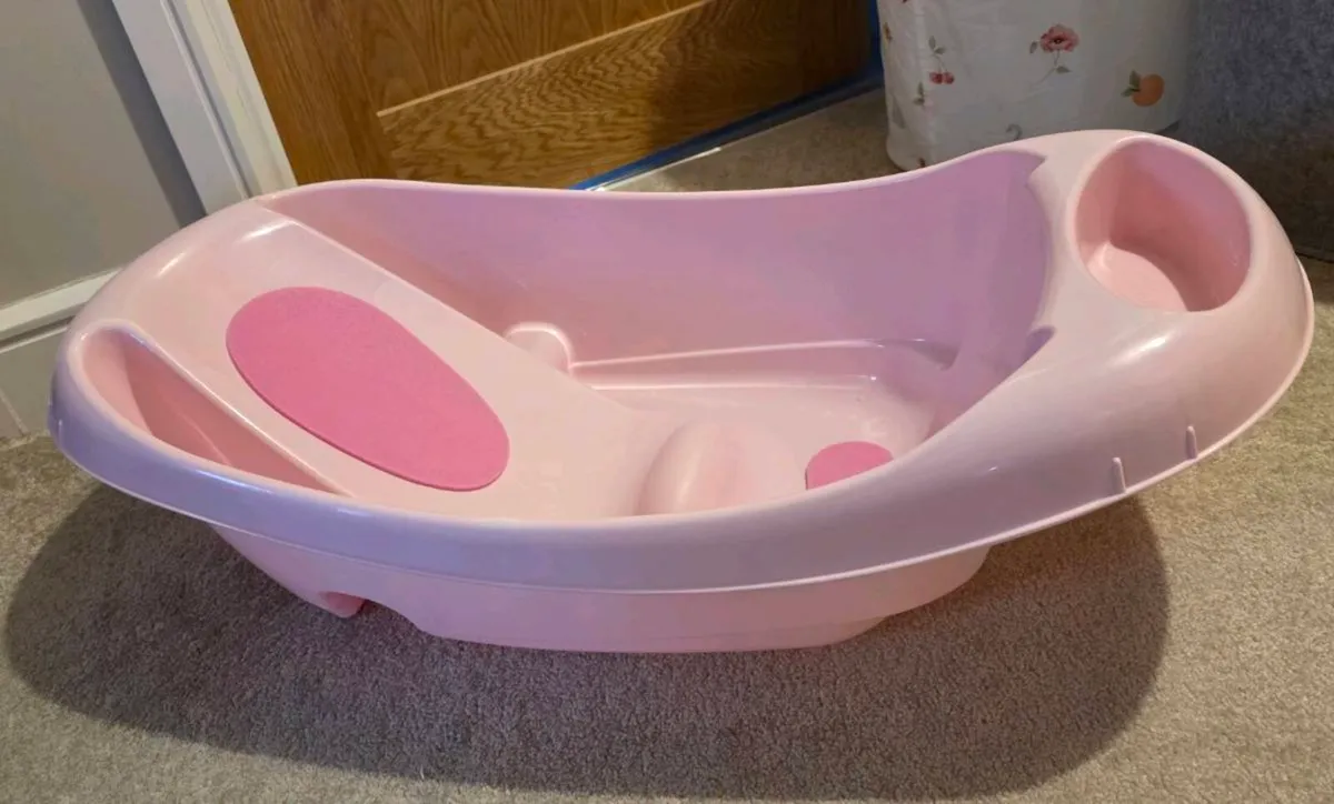 Summer baby bath including newborn insert - Image 3