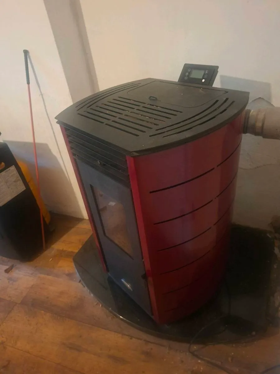 Pellet stove &plinth for stove - Image 3