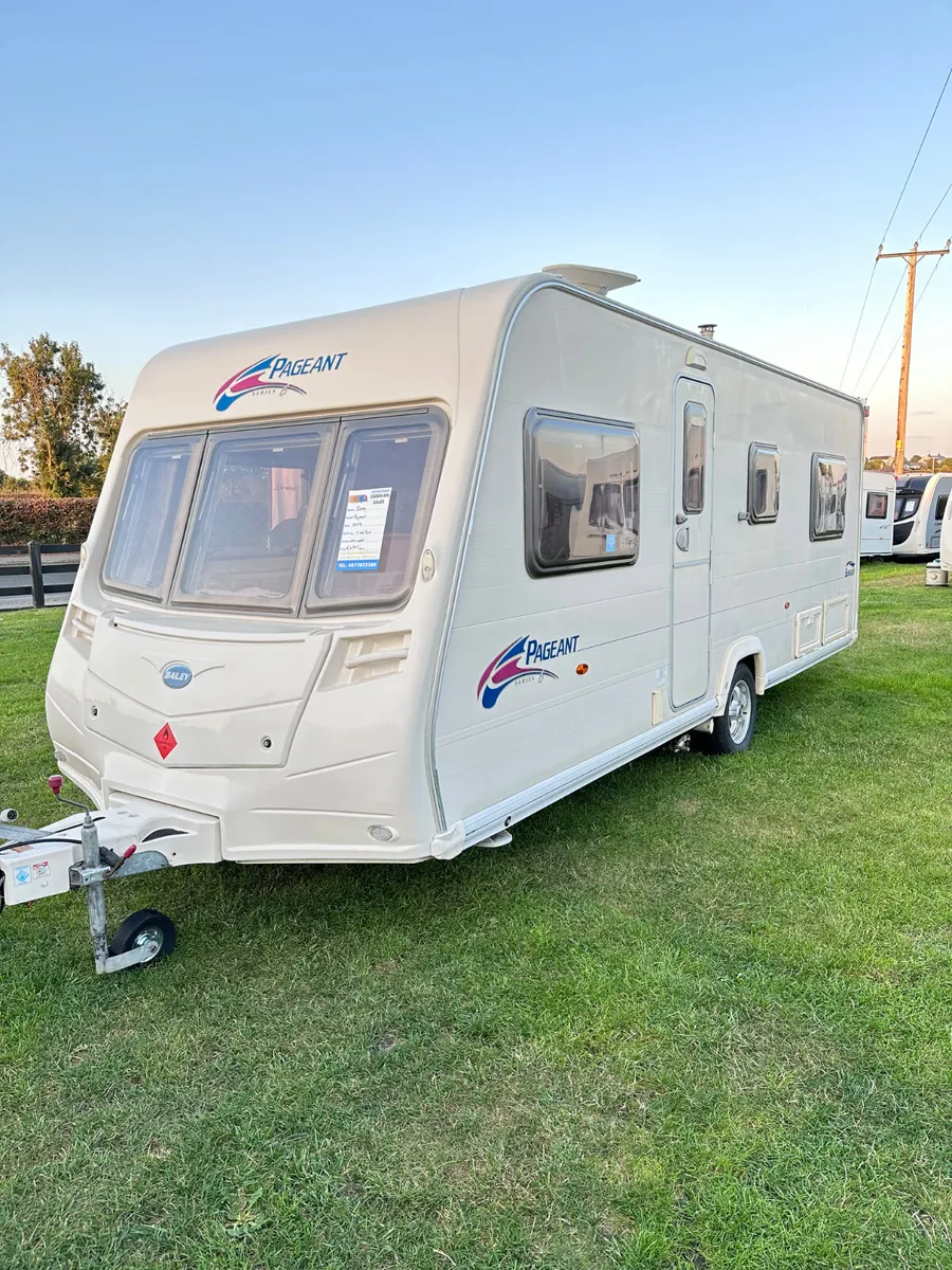 ✨STUNNIING BAILEY PAGEANT 4 BERTH FIXED BED✨ - Image 1