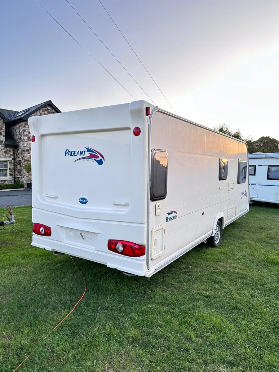 ✨STUNNIING BAILEY PAGEANT 4 BERTH FIXED BED✨ - Image 2