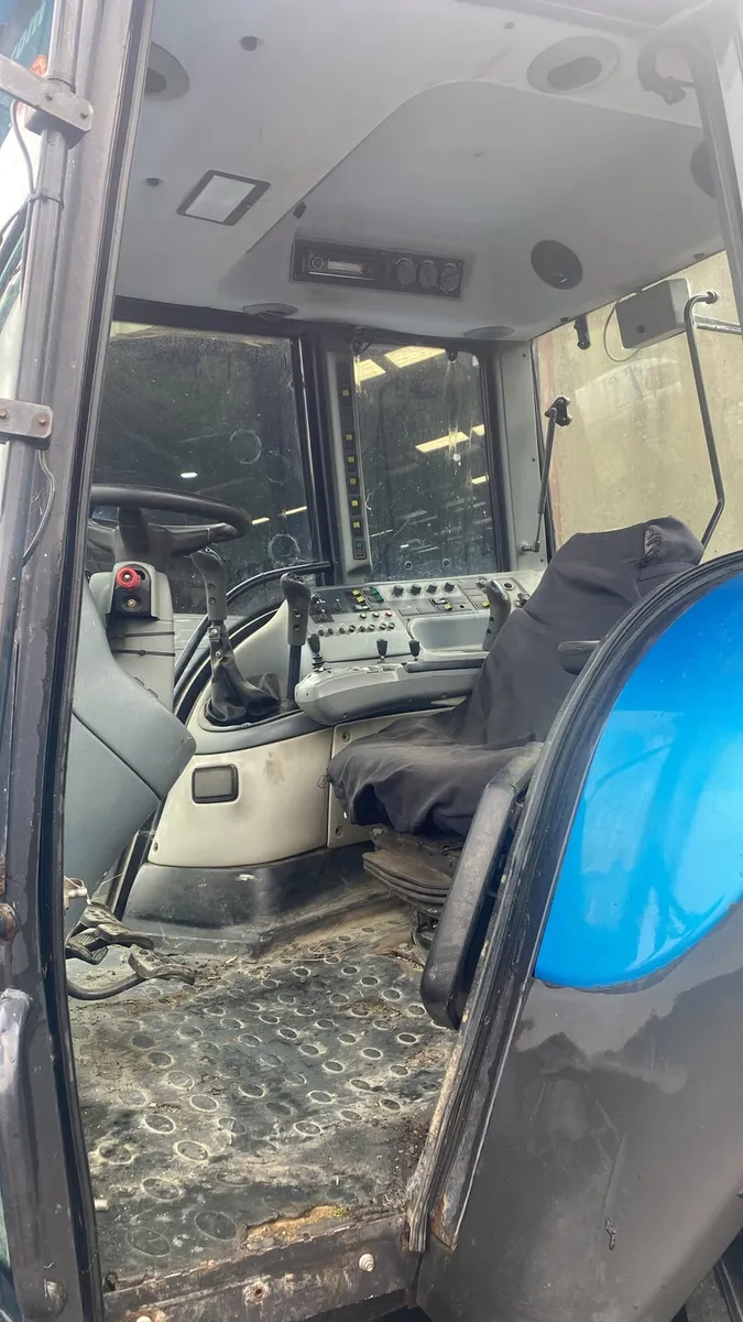 Valtra T120 - Image 4