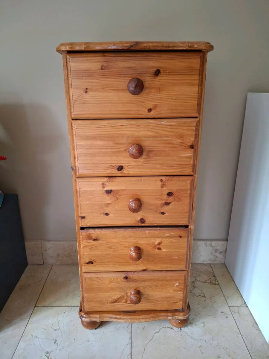 Chest of drawers