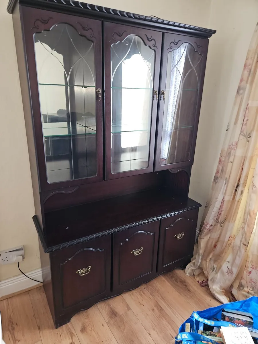 Matching display unit and bookshelf - Image 1