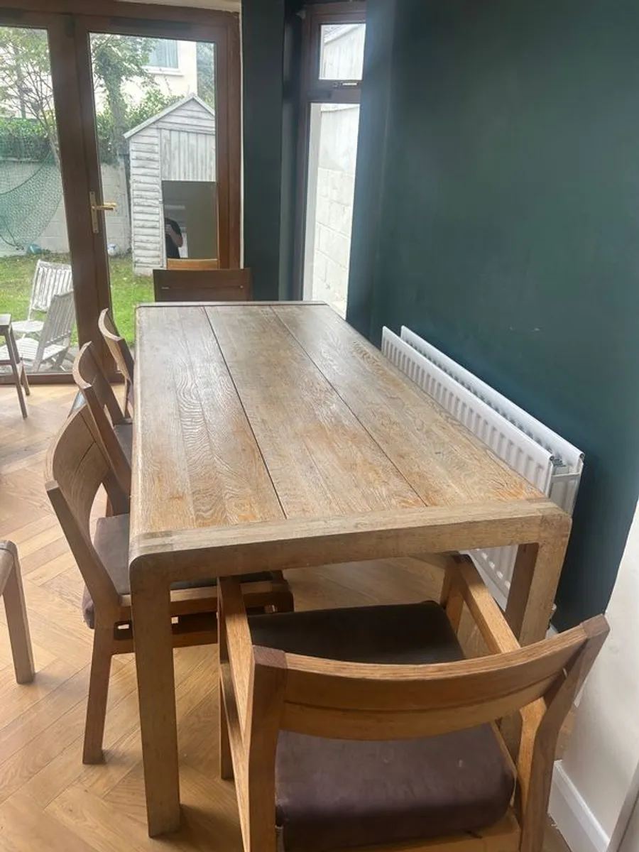Beautiful solid oak table and chairs - Image 3