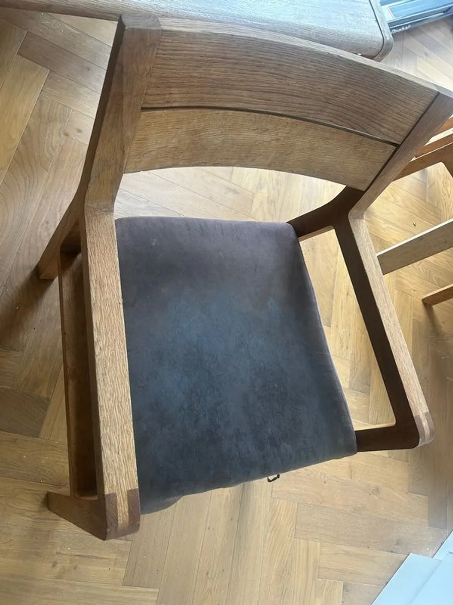 Beautiful solid oak table and chairs - Image 4