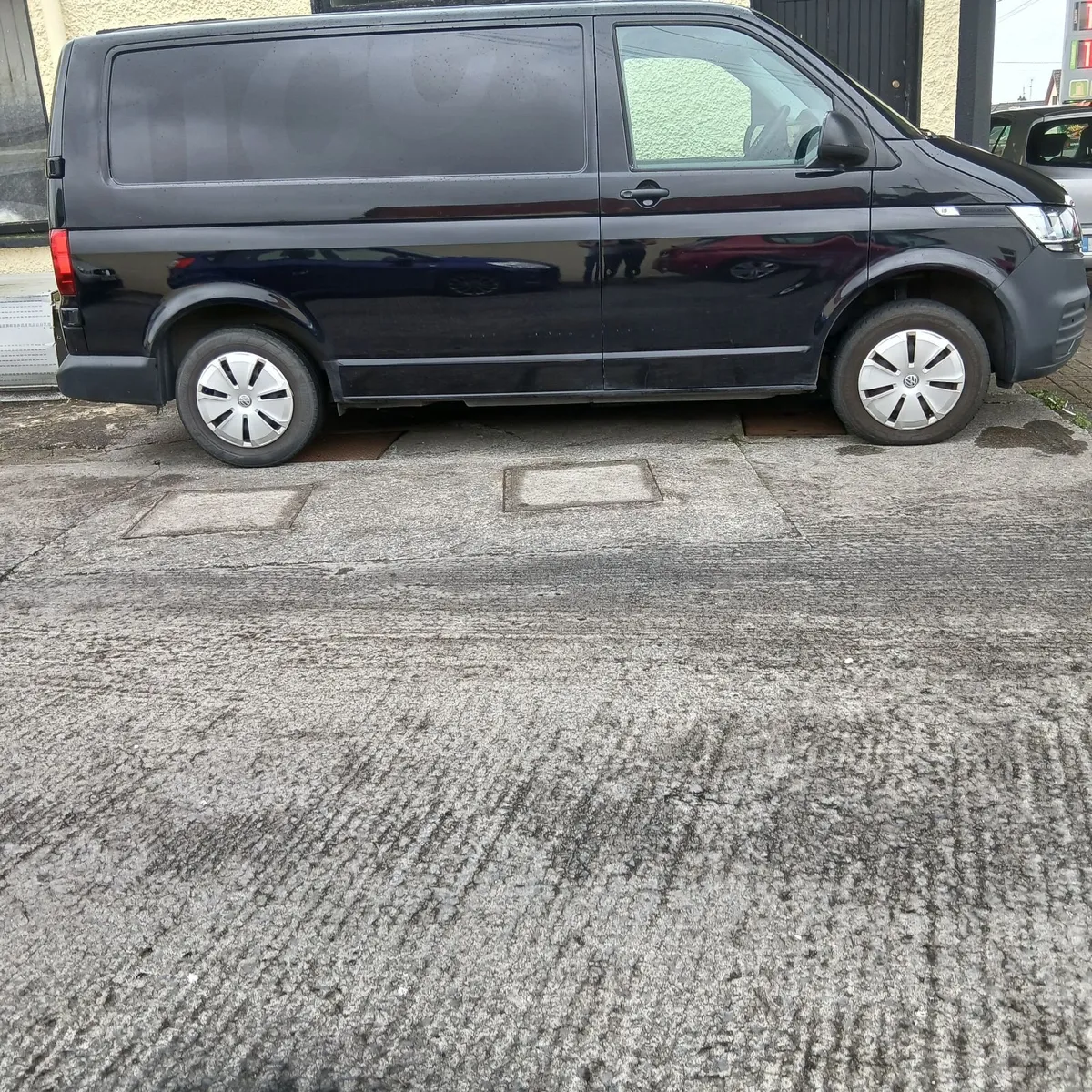 Volkswagen Transporter 2022 - Image 2