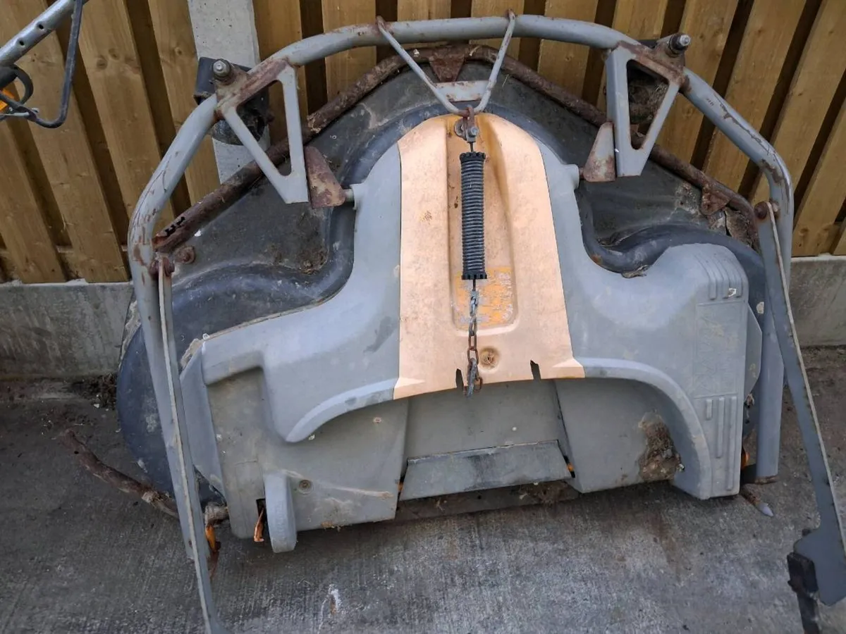 Stiga lawnmower front deck - Image 1
