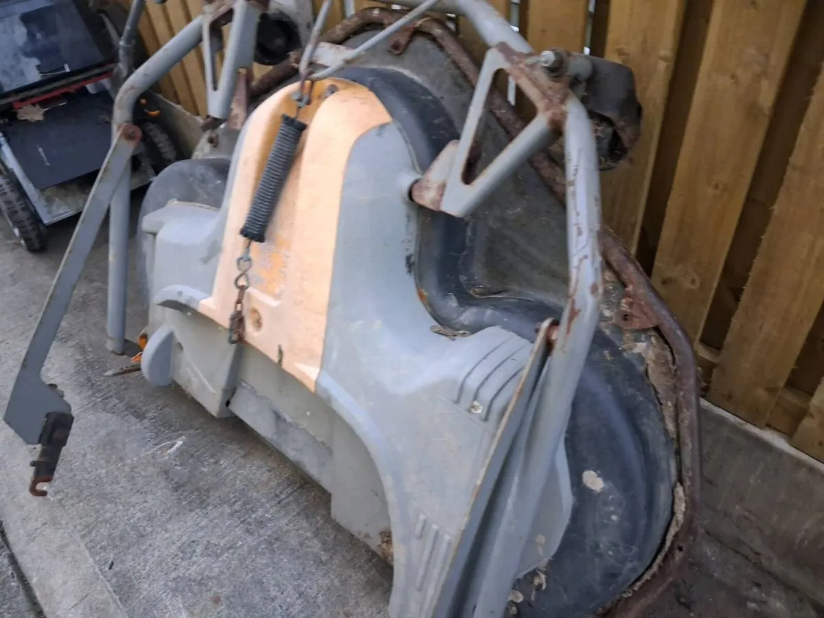 Stiga lawnmower front deck - Image 2