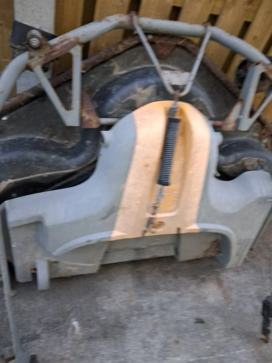 Stiga lawnmower front deck - Image 3