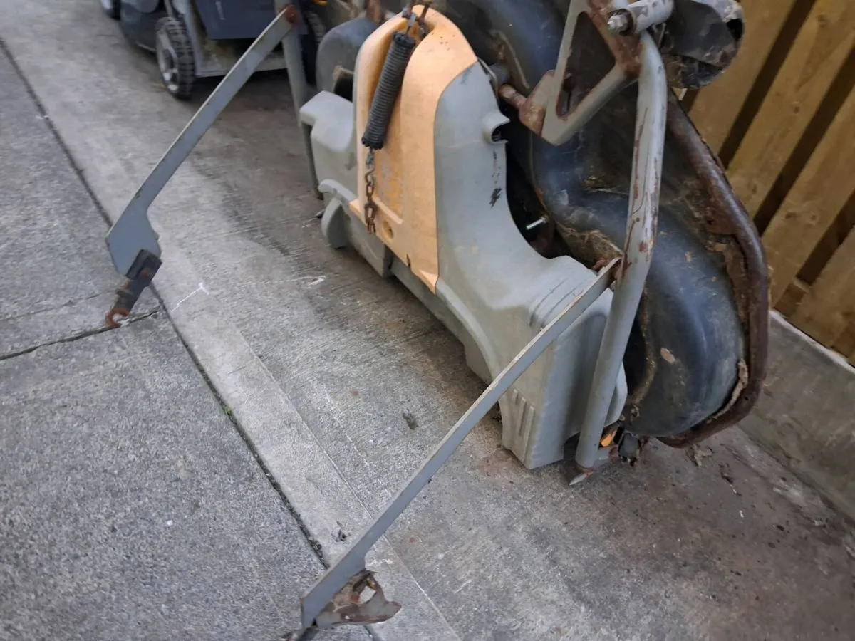 Stiga lawnmower front deck - Image 4