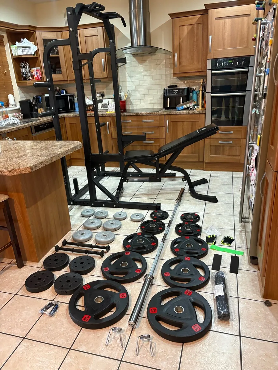AMAZING GYM WEIGHTLIFTING COMPLETE GYM SET!! - Image 1