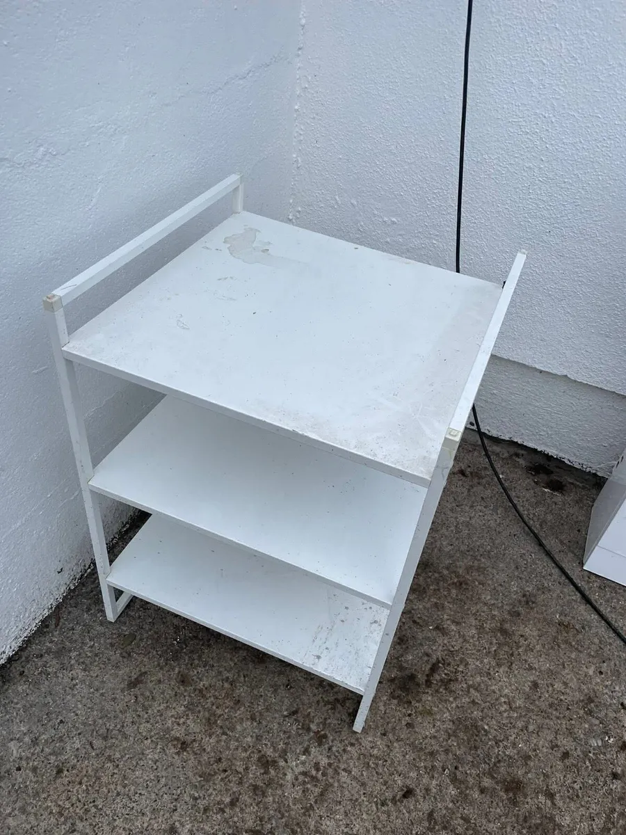 metal shelf €10 bathroom stand - Image 1