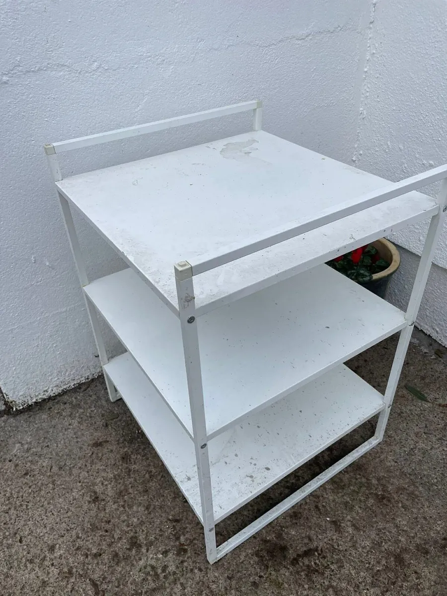 metal shelf €10 bathroom stand - Image 2
