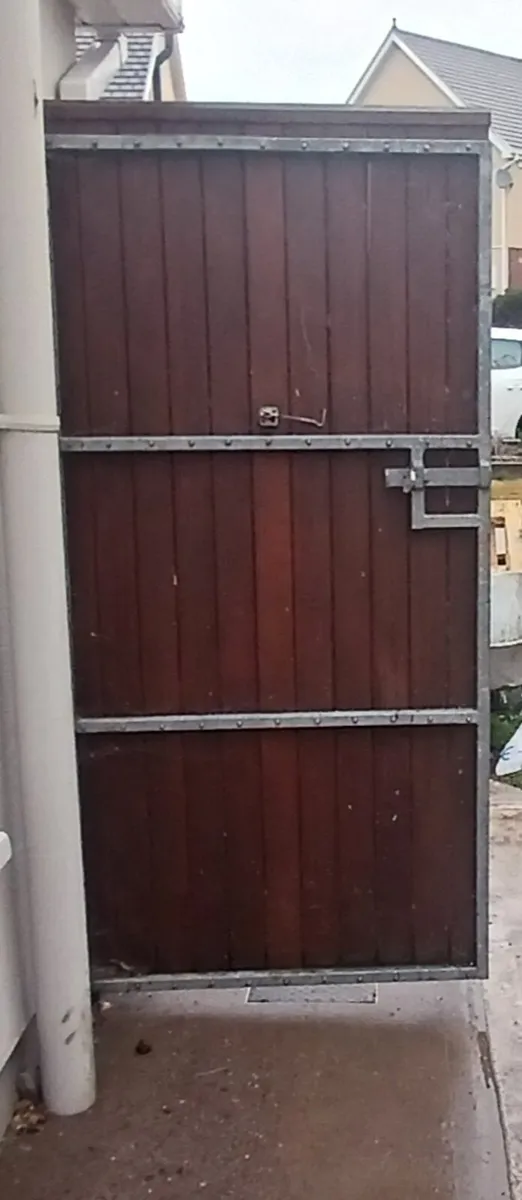 Side gate - Image 2