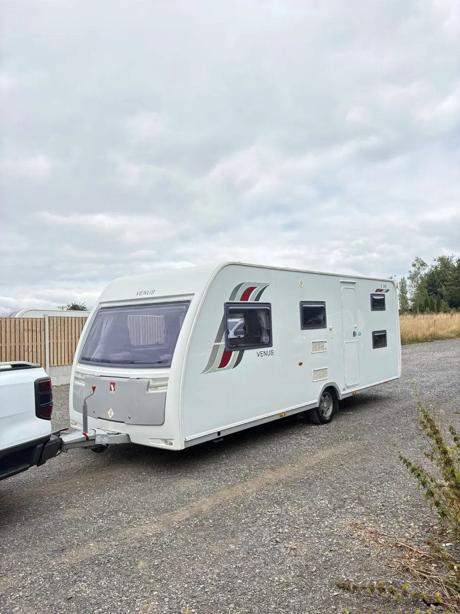 Lunar Venus 580/ 6 berth caravan - Image 1