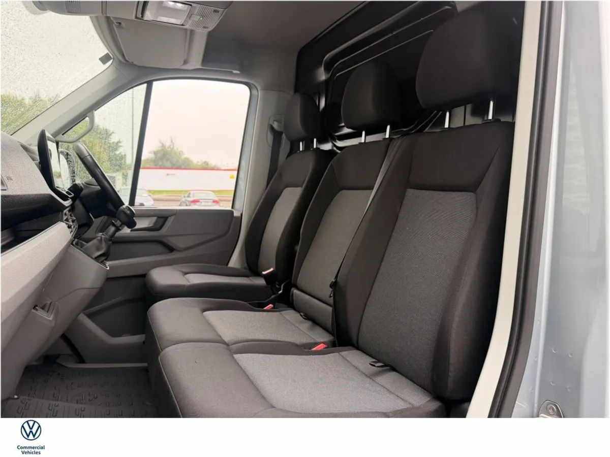 Volkswagen Crafter HIGHLINE H30 MWB 140HP MANUAL - Image 4