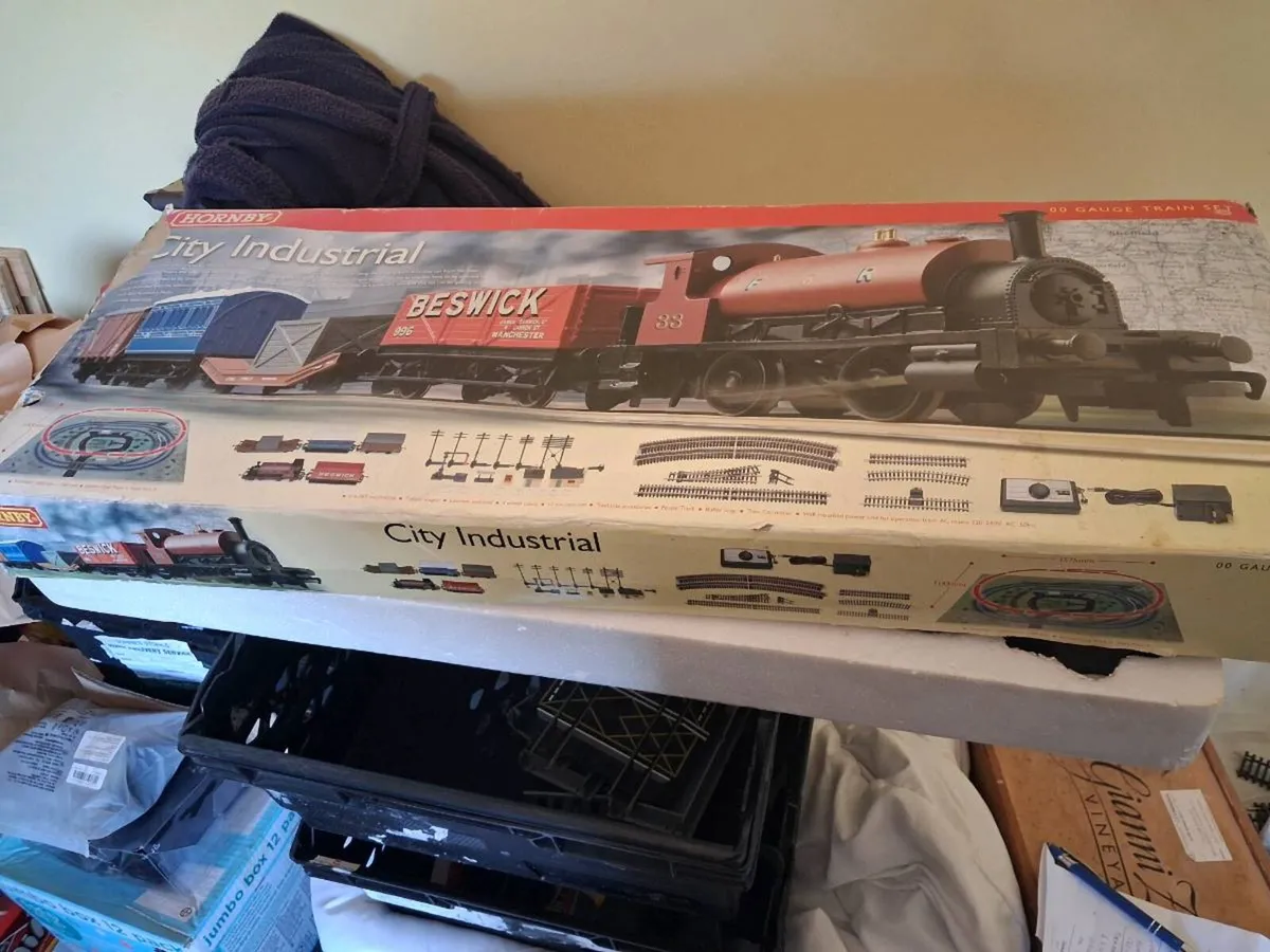HORNBY TRAIN SET AS NEW - Image 2