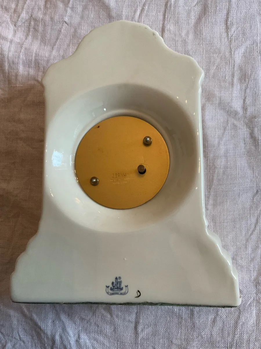 Belleek Irish porcelain mantel clock - Image 3