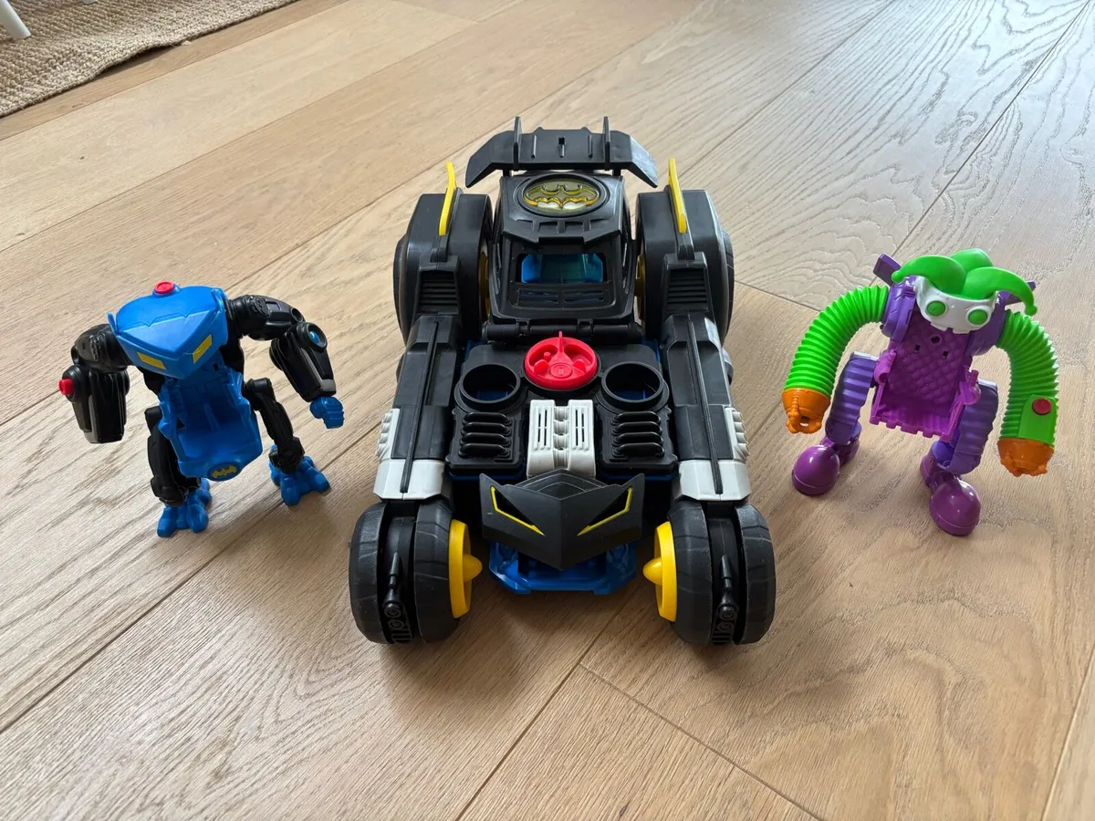 Batman Batmobile and 2x battling robots - Image 1
