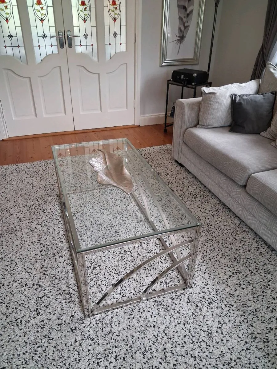Heavy glass coffee table - Image 1