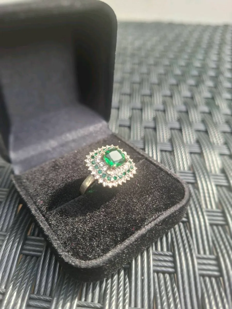 Stunning Vintage 925 Sterling Silver Ladies Ring - Image 1