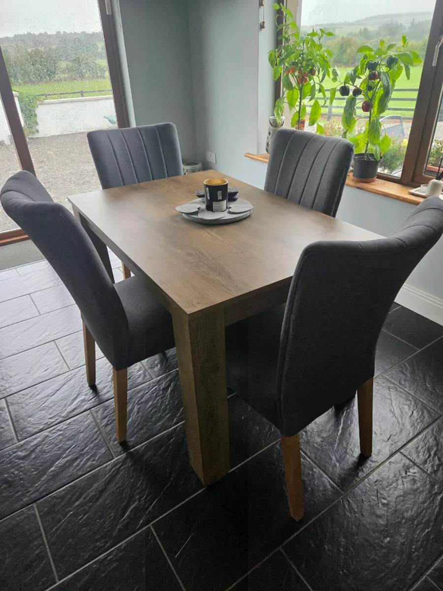 Kitchen table and 4 chairs - Image 1