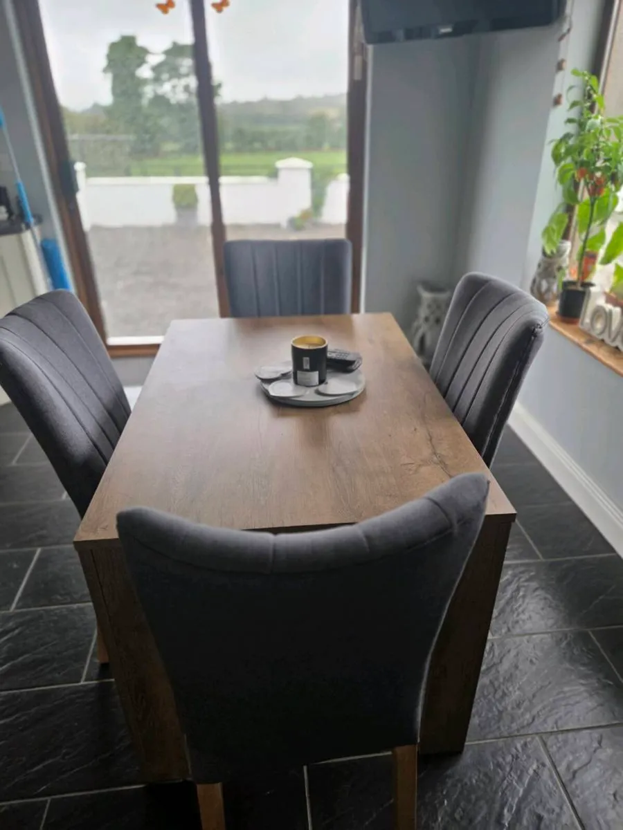 Kitchen table and 4 chairs - Image 2