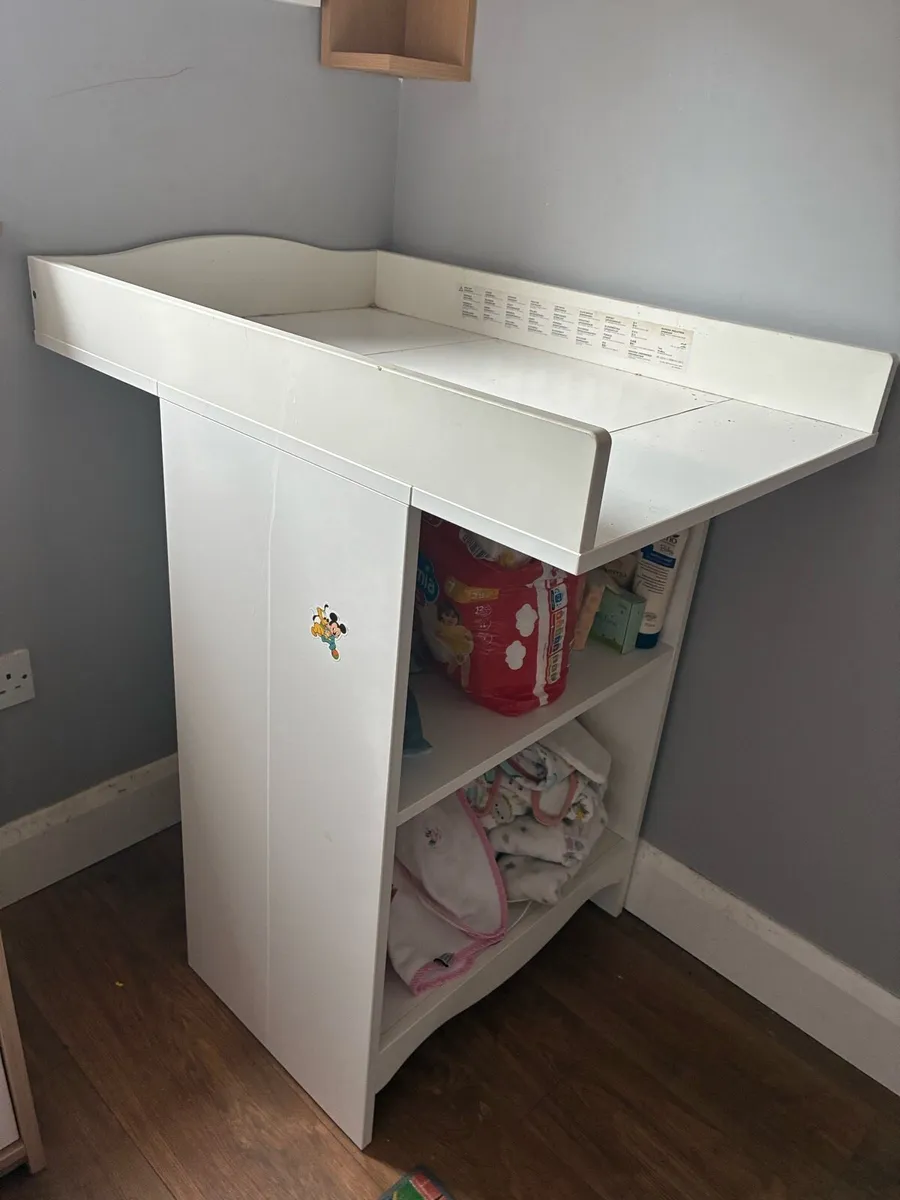 Changing table - Image 1