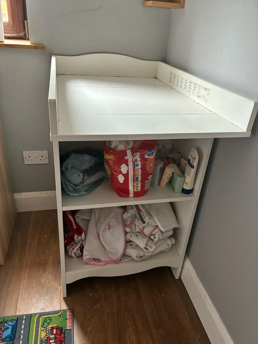 Changing table - Image 2