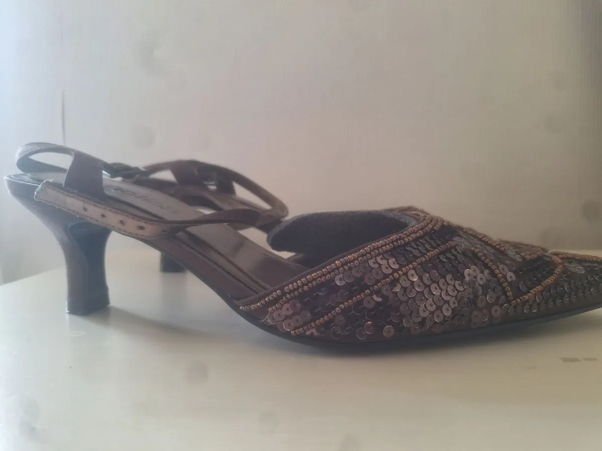 Lovely sparkly dress shoes! Brown/orange sparkles! - Image 2