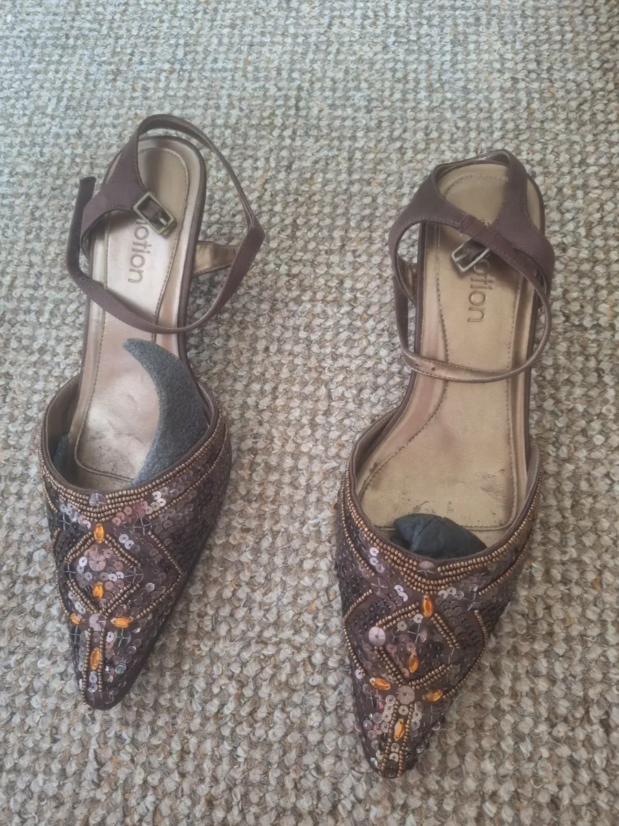 Lovely sparkly dress shoes! Brown/orange sparkles! - Image 1