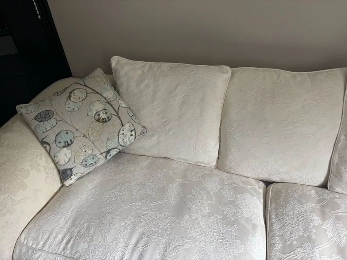 Large loose cover cream Couch - Image 3