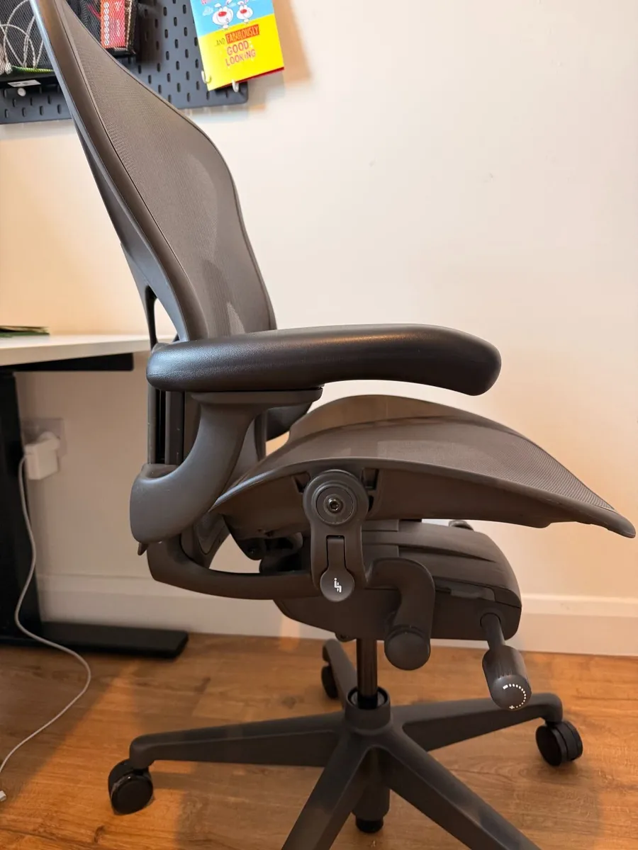Herman Miller Aeron Remastered Size B Office Chair - Image 4
