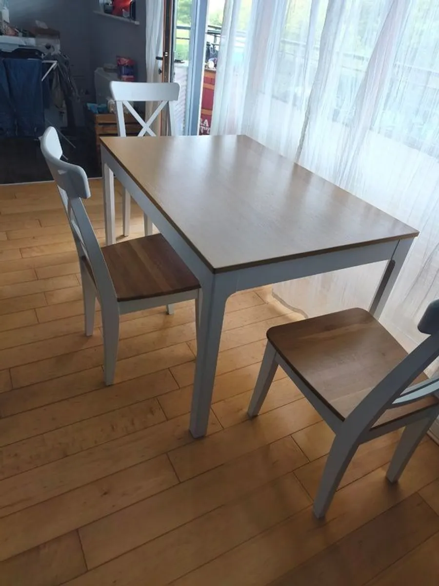 Table with chairs - Image 1