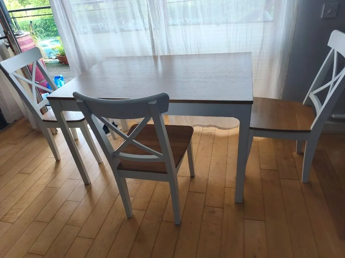 Table with chairs - Image 2