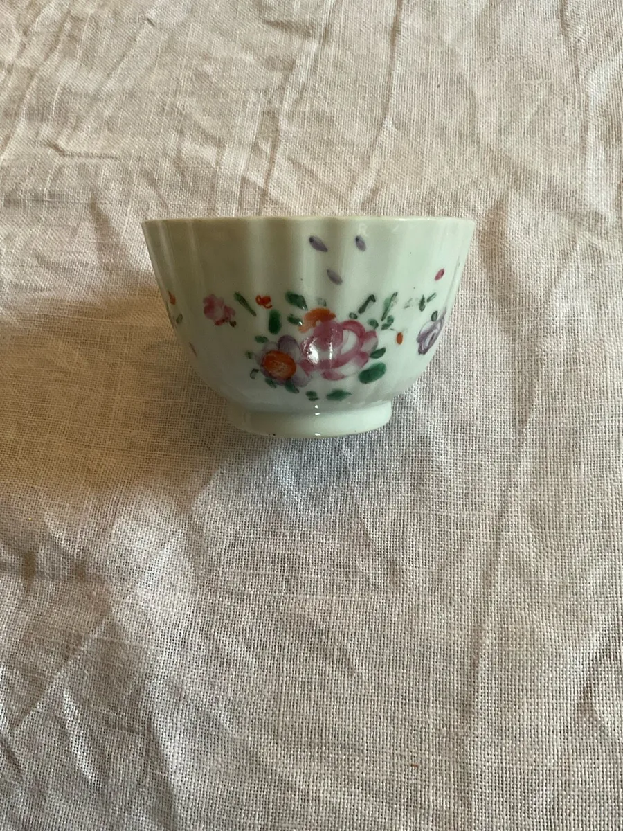 Vintage Chinese Famille Rose Porcelain Tea Bowl - Image 2